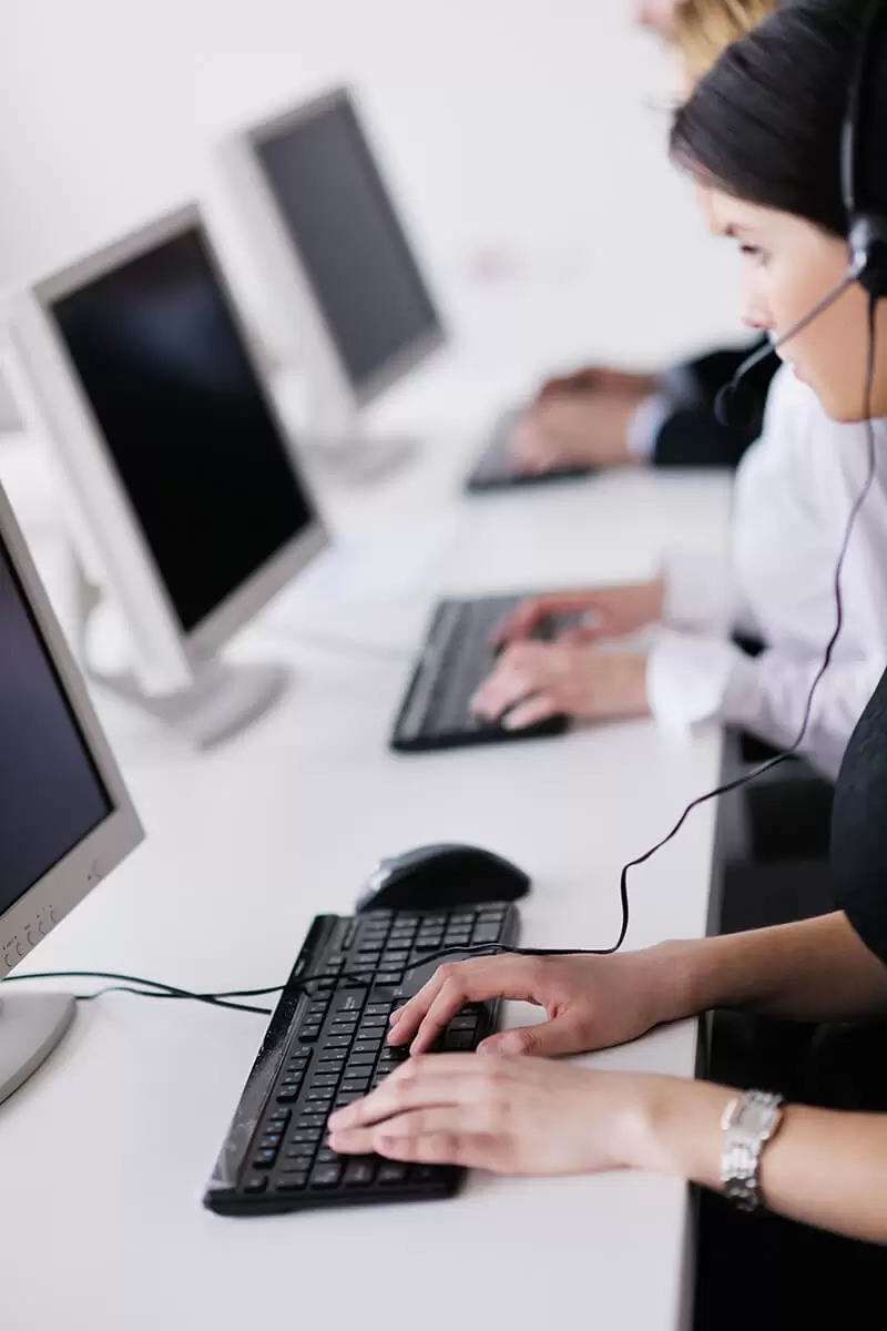 Lady in helpdesk